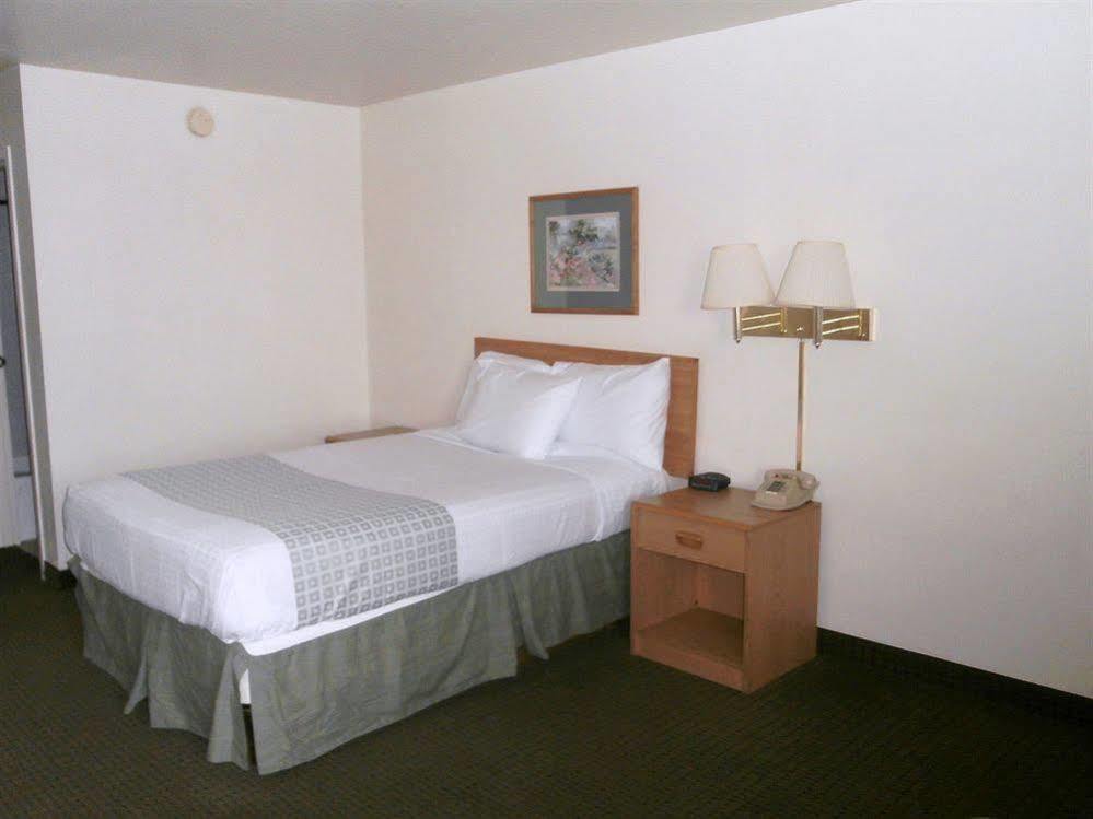 Quality Inn Longmont Bagian luar foto
